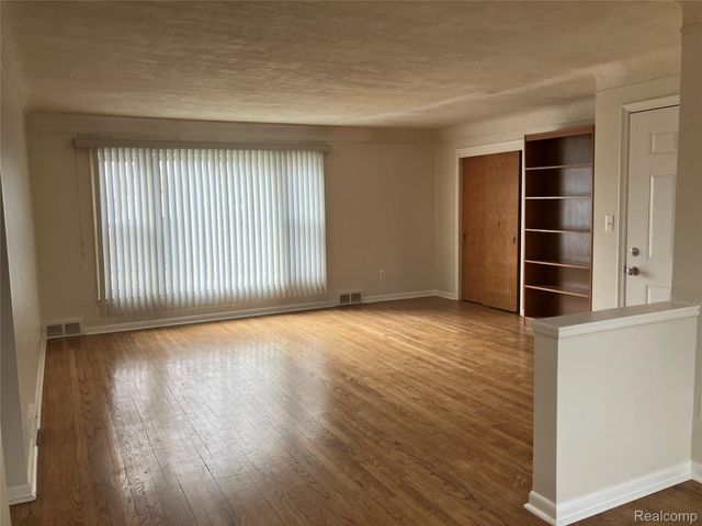 194 Alter Road, Detroit, MI 48215