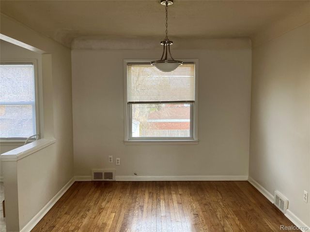 194 Alter Road, Detroit, MI 48215