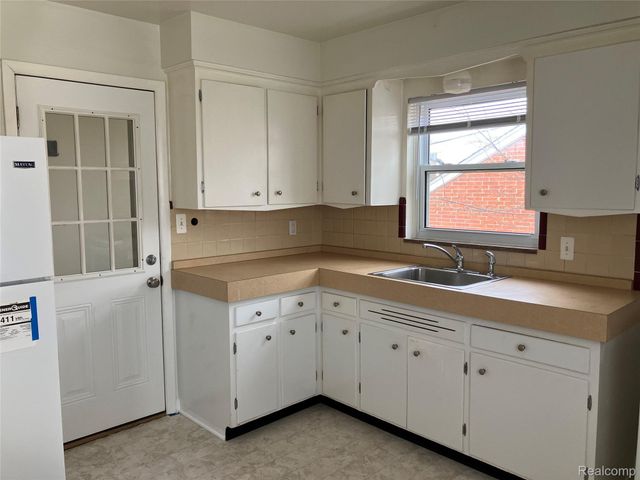 194 Alter Road, Detroit, MI 48215