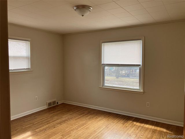 194 Alter Road, Detroit, MI 48215