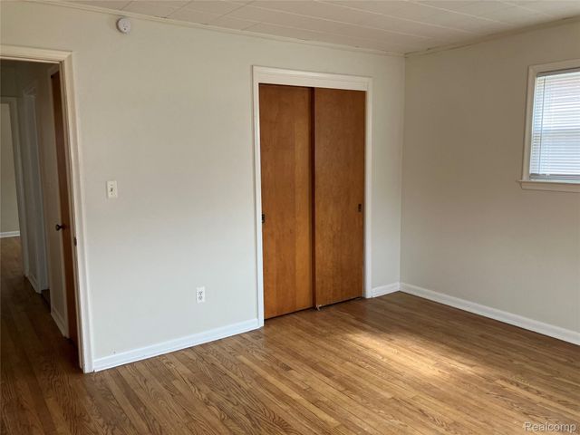 194 Alter Road, Detroit, MI 48215