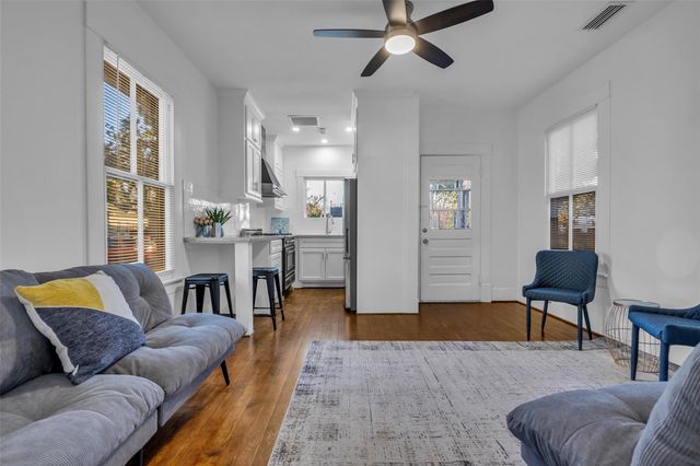 611 Harvard Street, Houston, TX 77007