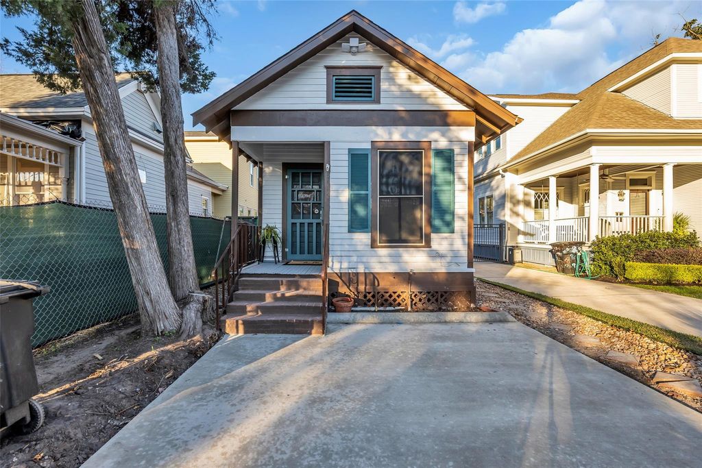 611 Harvard Street, Houston, TX 77007