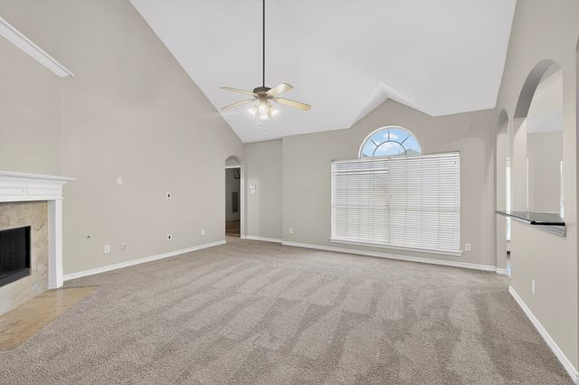 217 Gatehouse Drive, Red Oak, TX 75154