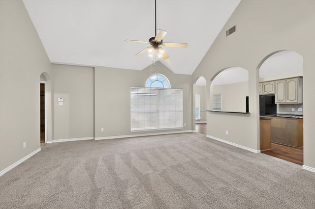 217 Gatehouse Drive, Red Oak, TX 75154