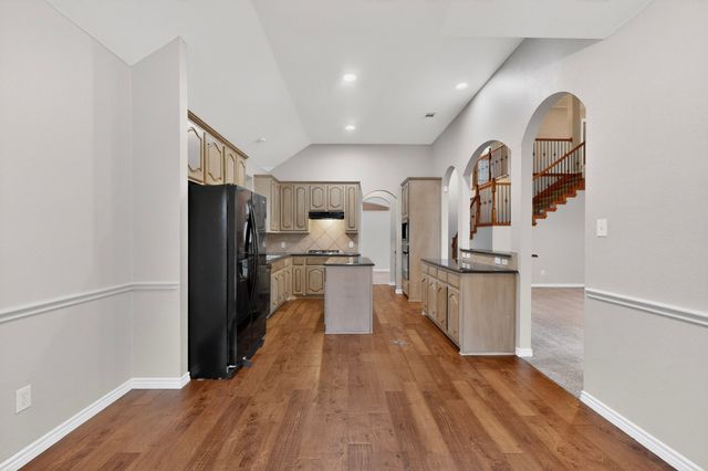 217 Gatehouse Drive, Red Oak, TX 75154