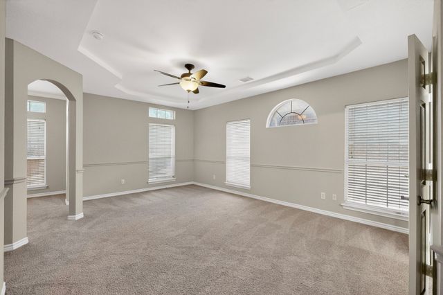 217 Gatehouse Drive, Red Oak, TX 75154
