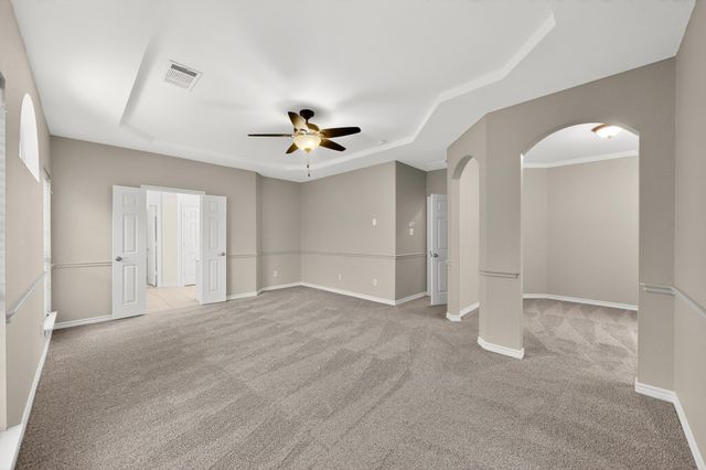 217 Gatehouse Drive, Red Oak, TX 75154