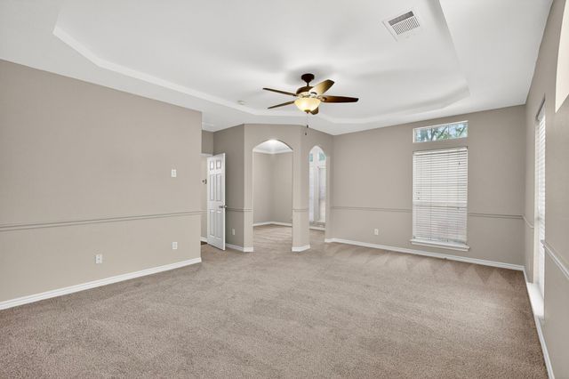 217 Gatehouse Drive, Red Oak, TX 75154