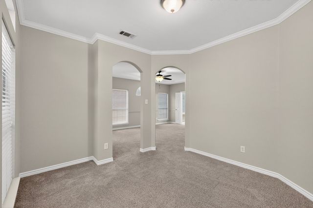 217 Gatehouse Drive, Red Oak, TX 75154