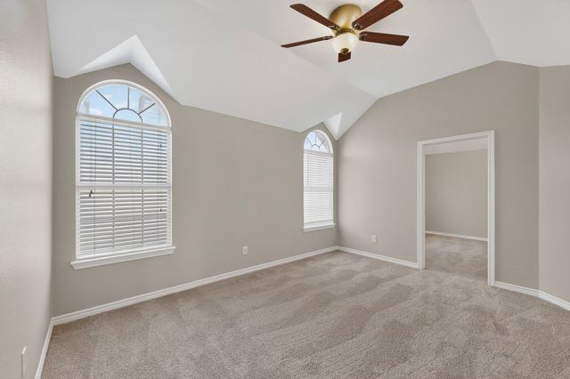 217 Gatehouse Drive, Red Oak, TX 75154