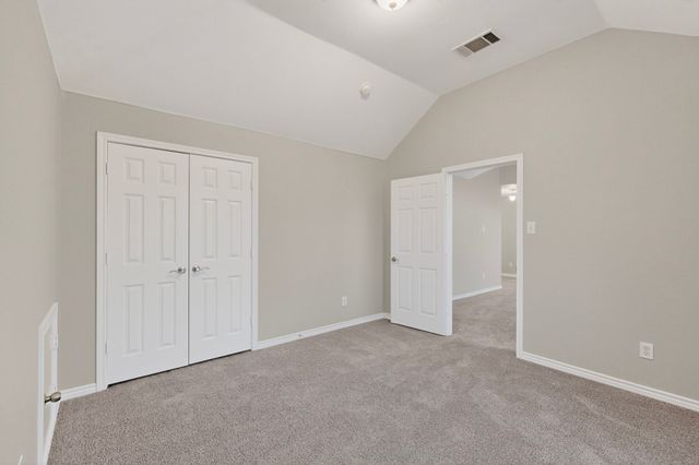 217 Gatehouse Drive, Red Oak, TX 75154