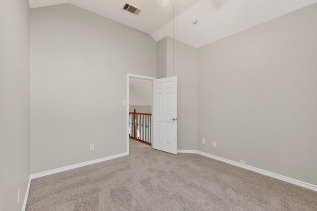 217 Gatehouse Drive, Red Oak, TX 75154