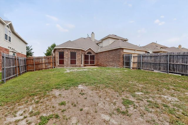 217 Gatehouse Drive, Red Oak, TX 75154