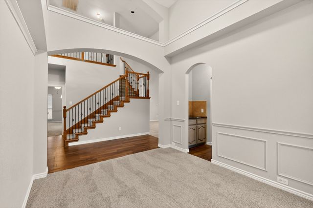 217 Gatehouse Drive, Red Oak, TX 75154