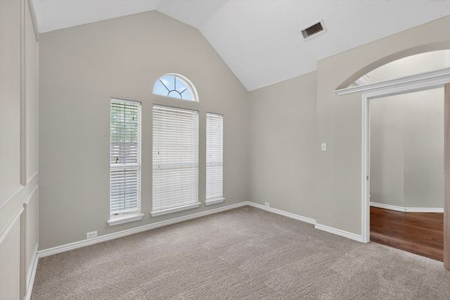 217 Gatehouse Drive, Red Oak, TX 75154