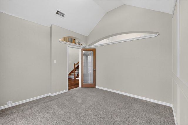 217 Gatehouse Drive, Red Oak, TX 75154