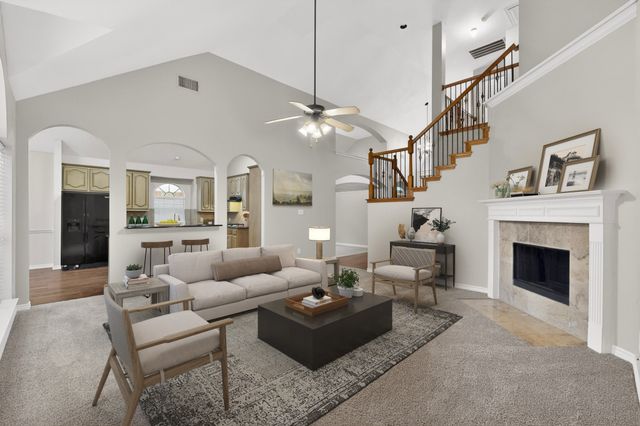 217 Gatehouse Drive, Red Oak, TX 75154