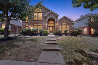 217 Gatehouse Drive, Red Oak, TX 75154