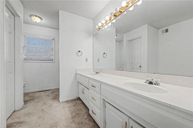 6817 W 156th Terrace, Overland Park, KS 66223