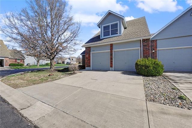 6817 W 156th Terrace, Overland Park, KS 66223