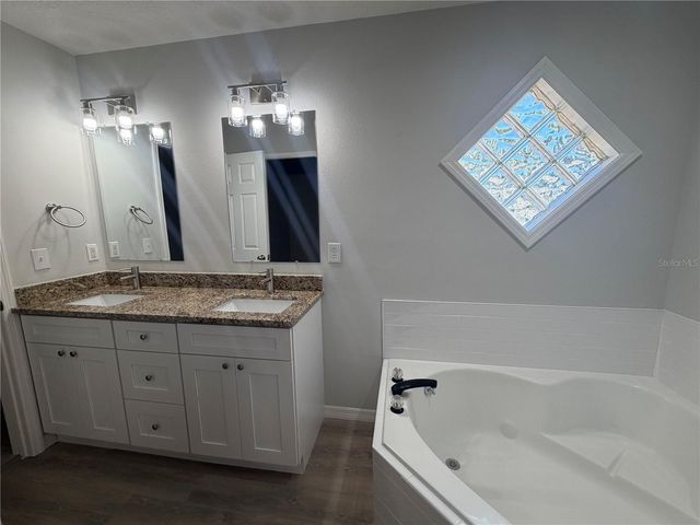 370 S COBBLE COURT, Mount Dora, FL 32757