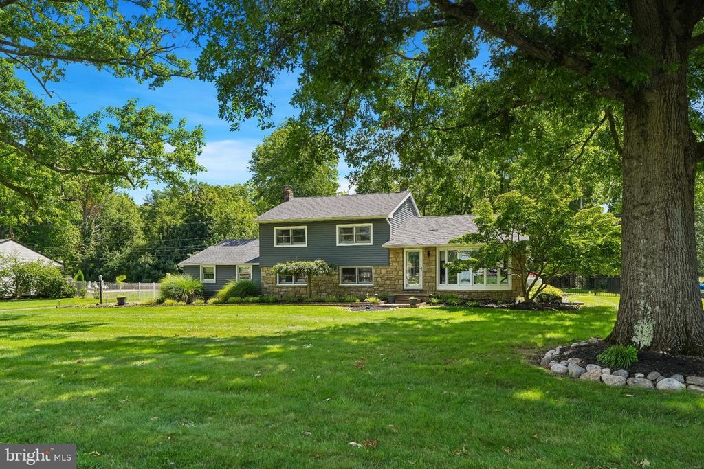 717 LAWRENCE LN #, AMBLER, PA 19002 — exterior