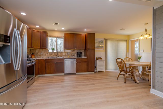 6 Avast Avenue, Barnegat, NJ 08005