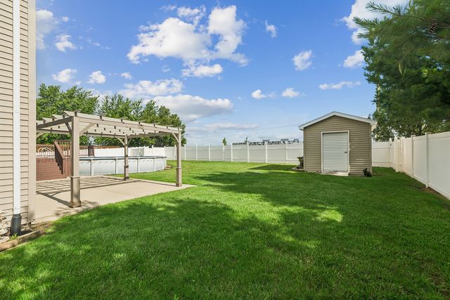 15504 Ridgefield Drive, Manhattan, IL 60442