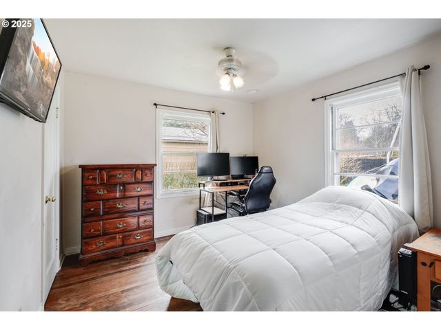 12413 Se MILL St, Portland, OR 97233