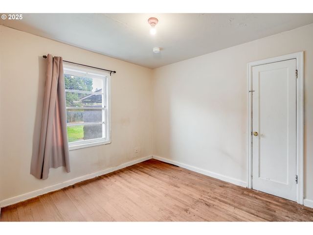 12413 Se MILL St, Portland, OR 97233