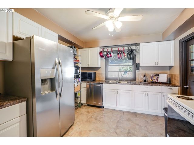 12413 Se MILL St, Portland, OR 97233