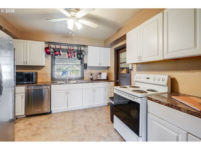 12413 Se MILL St, Portland, OR 97233