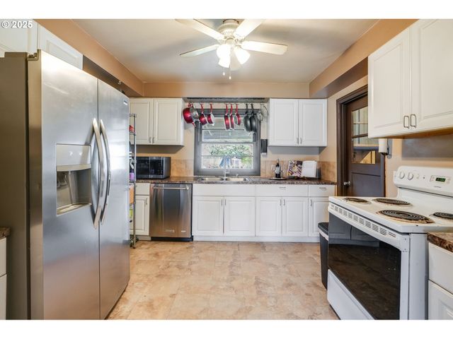 12413 Se MILL St, Portland, OR 97233