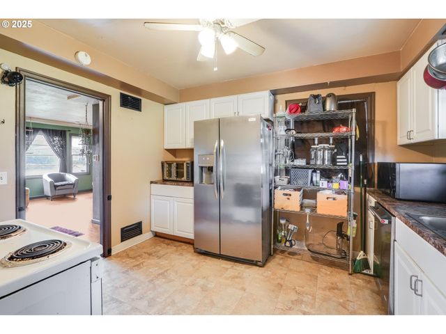 12413 Se MILL St, Portland, OR 97233