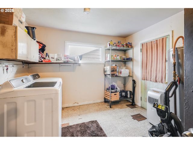 12413 Se MILL St, Portland, OR 97233