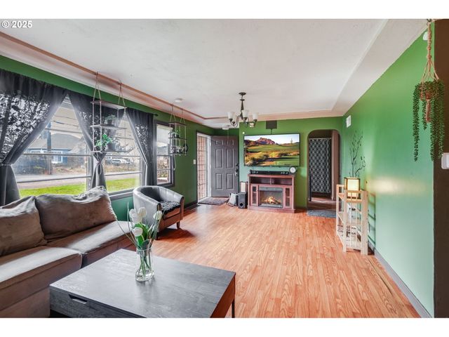 12413 Se MILL St, Portland, OR 97233