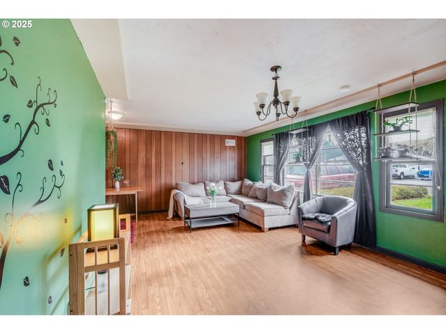 12413 Se MILL St, Portland, OR 97233