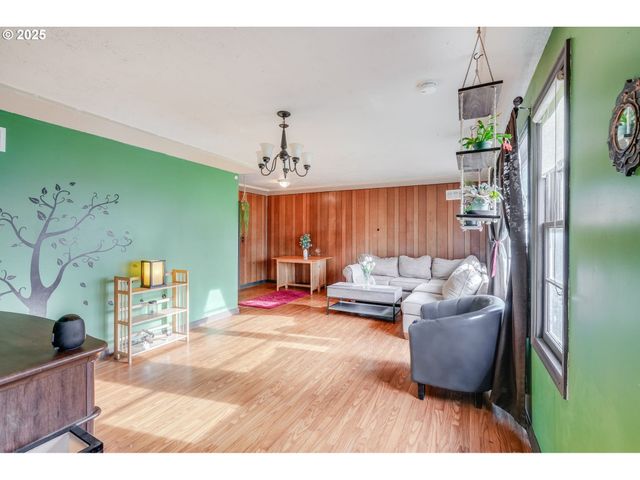 12413 Se MILL St, Portland, OR 97233