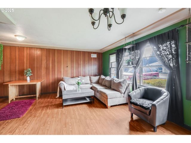 12413 Se MILL St, Portland, OR 97233