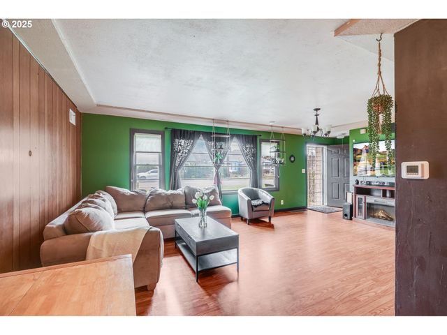 12413 Se MILL St, Portland, OR 97233