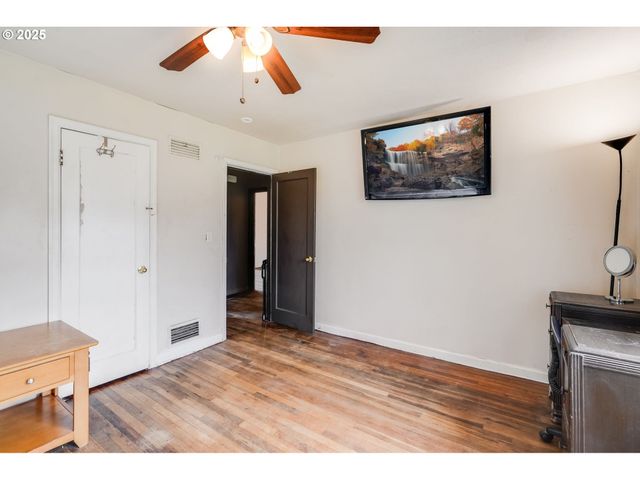 12413 Se MILL St, Portland, OR 97233