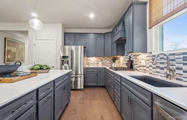 55913 Oak Pointe Drive, Shelby Charter Township, MI 48315