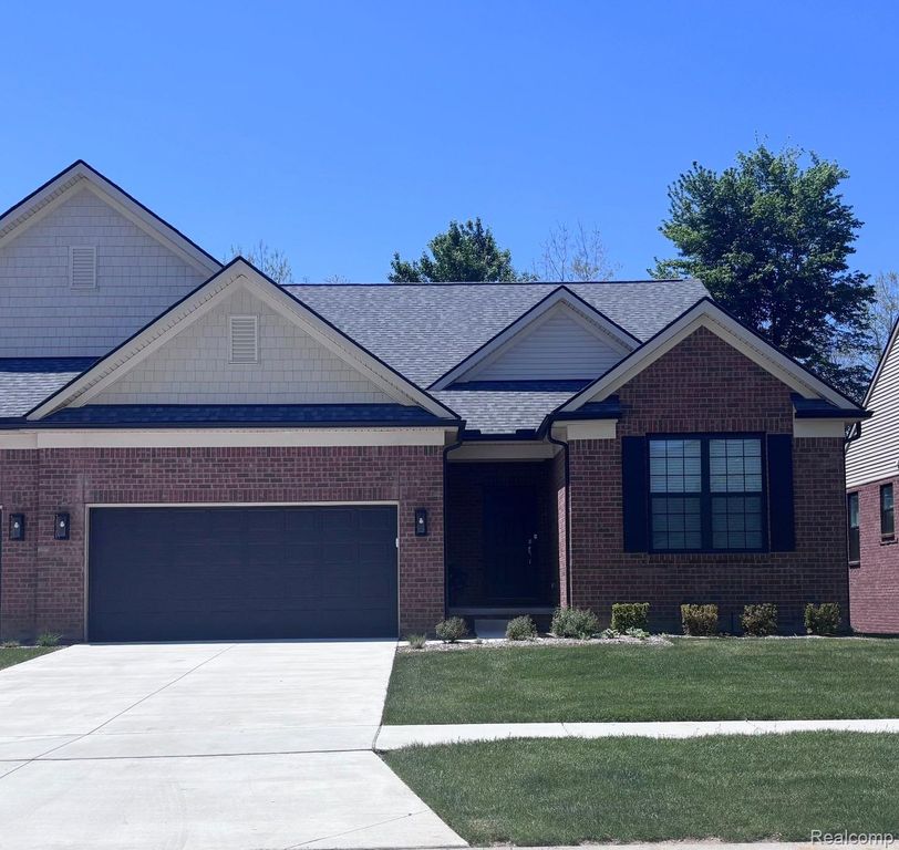 55913 Oak Pointe Drive, Shelby Charter Township, MI 48315