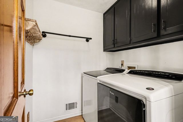 393 Westminister Lane SW, Lilburn, GA 30047