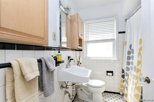 2243 Dorchester Road, Birmingham, MI 48009