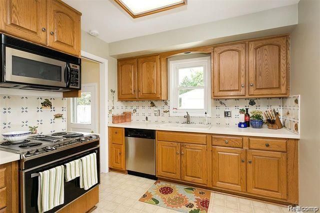 2243 Dorchester Road, Birmingham, MI 48009