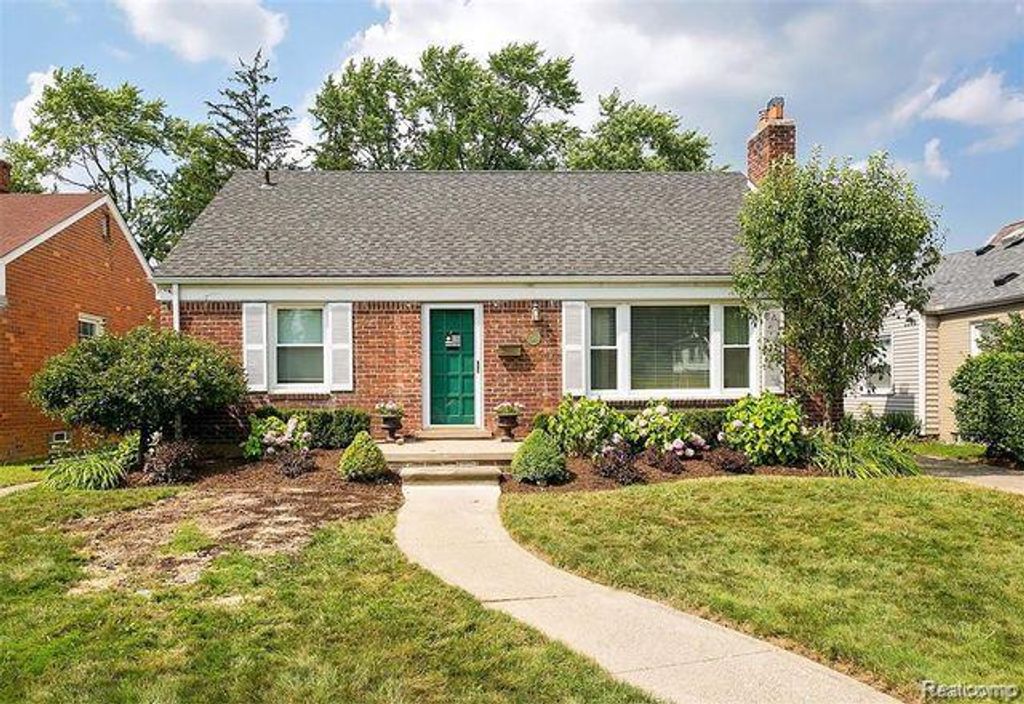 2243 Dorchester Road, Birmingham, MI 48009