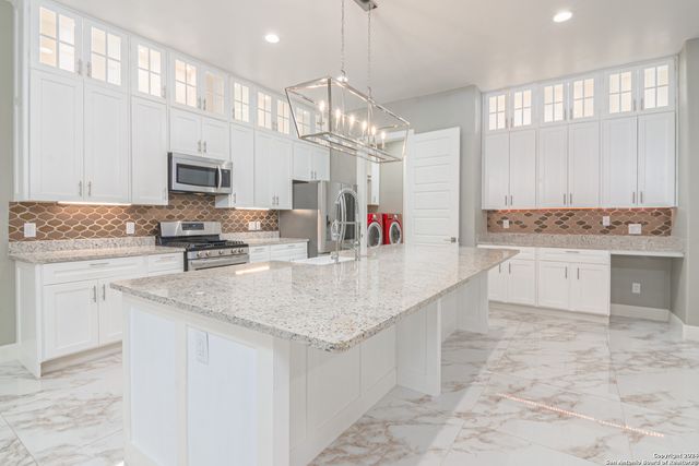 639 Hummingbird Hill, Canyon Lake, TX 78133