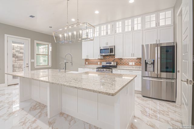 639 Hummingbird Hill, Canyon Lake, TX 78133